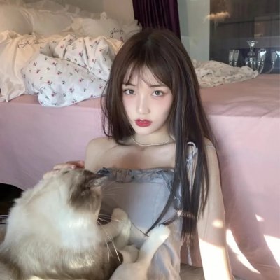 看不见的月亮 海报